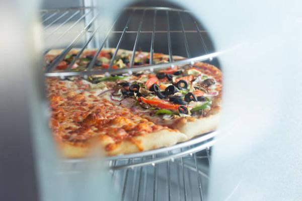 Why a Pizza Warmer Display is a Must-Have for Food Vendors